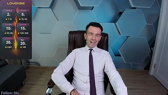 Snapshot of SteveTiger chatting on 11/17/25, 11:49 SteveTiger online show from 11/17/25, 11:49