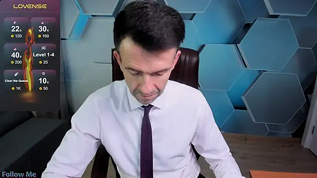 Snapshot of SteveTiger chatting on 11/20/25, 12:49 SteveTiger online show from 11/20/25, 12:49