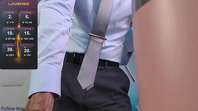 Snapshot of SteveTiger chatting on 11/24/25, 01:00 SteveTiger online show from 11/24/25, 01:00