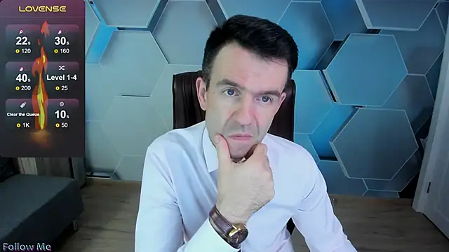 Snapshot of SteveTiger chatting on 11/30/25, 03:32 SteveTiger online show from 11/30/25, 03:32