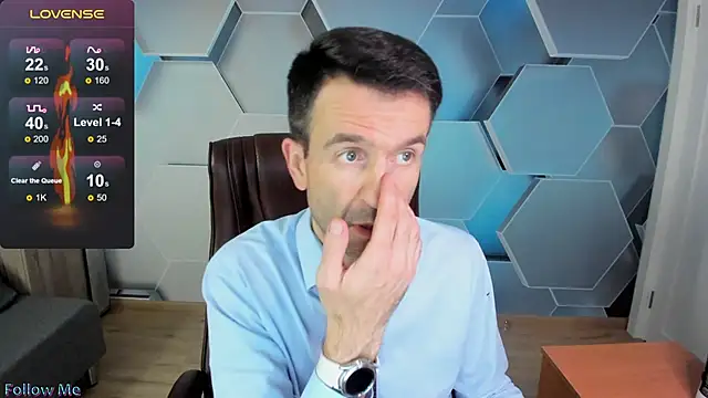 Snapshot of SteveTiger chatting on 12/02/25, 12:32 SteveTiger online show from 12/02/25, 12:32