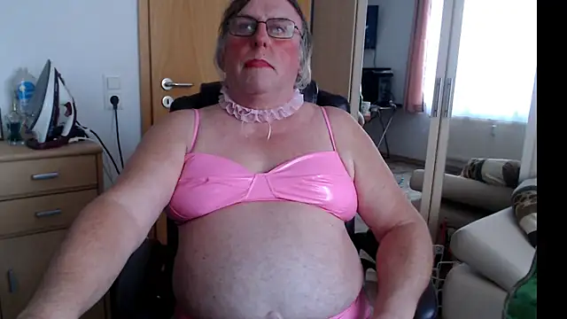 Snapshot of Sissygera chatting on 01/11/25, 02:47 Sissygera online show from 01/11/25, 02:47