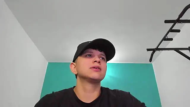 Snapshot of alex-queen- chatting on 11/15/25, 11:54 alex-queen- online show from 11/15/25, 11:54