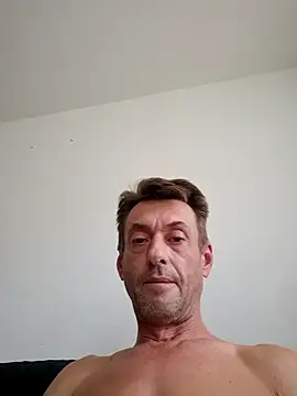 Snapshot of bg694 chatting on 12/20/24, 11:21 bg694 online show from 12/20/24, 11:21