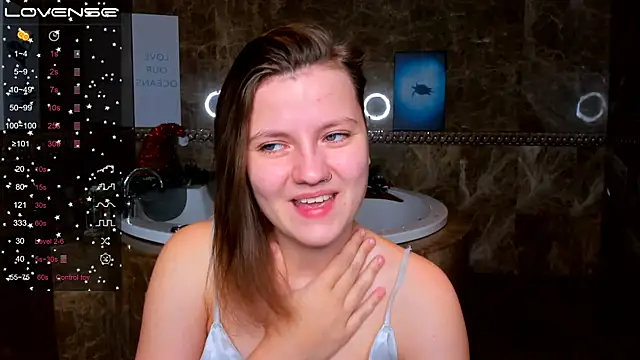 Snapshot of MelindaTin chatting on 12/14/24, 04:01 MelindaTin online show from 12/14/24, 04:01