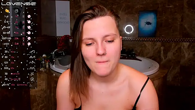 Snapshot of MelindaTin chatting on 12/18/24, 07:47 MelindaTin online show from 12/18/24, 07:47