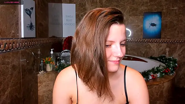 Snapshot of MelindaTin chatting on 12/27/24, 01:22 MelindaTin online show from 12/27/24, 01:22