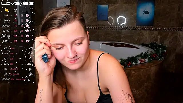 Snapshot of MelindaTin chatting on 12/27/24, 07:29 MelindaTin online show from 12/27/24, 07:29