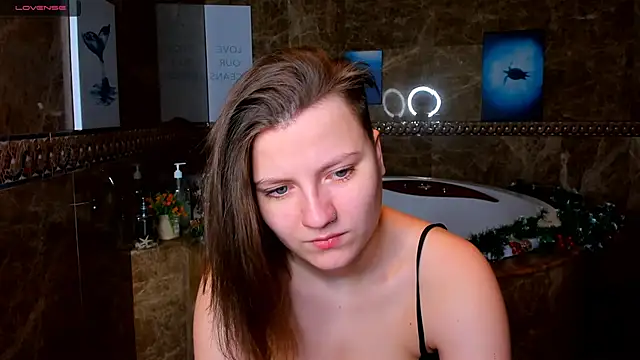 Snapshot of MelindaTin chatting on 12/30/24, 01:26 MelindaTin online show from 12/30/24, 01:26