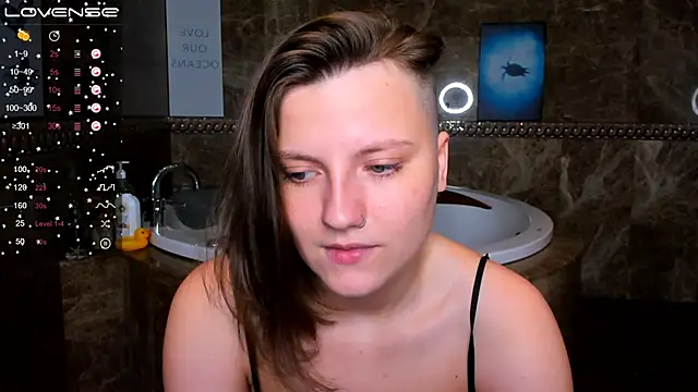 Snapshot of MelindaTin chatting on 02/09/25, 03:53 MelindaTin online show from 02/09/25, 03:53