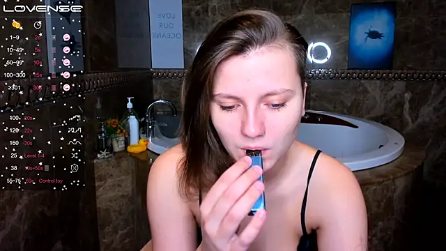 Snapshot of MelindaTin chatting on 03/13/25, 01:54 MelindaTin online show from 03/13/25, 01:54