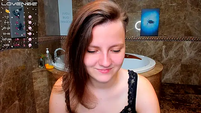 Snapshot of MelindaTin chatting on 09/09/25, 01:05 MelindaTin online show from 09/09/25, 01:05