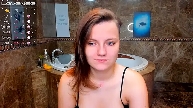 Snapshot of MelindaTin chatting on 09/11/25, 12:55 MelindaTin online show from 09/11/25, 12:55