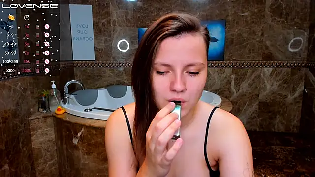 Snapshot of MelindaTin chatting on 09/14/25, 01:16 MelindaTin online show from 09/14/25, 01:16