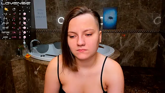 Snapshot of MelindaTin chatting on 10/07/25, 01:25 MelindaTin online show from 10/07/25, 01:25