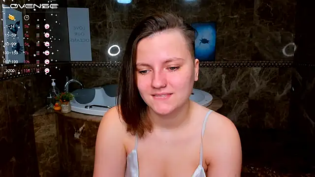 Snapshot of MelindaTin chatting on 11/23/25, 12:43 MelindaTin online show from 11/23/25, 12:43