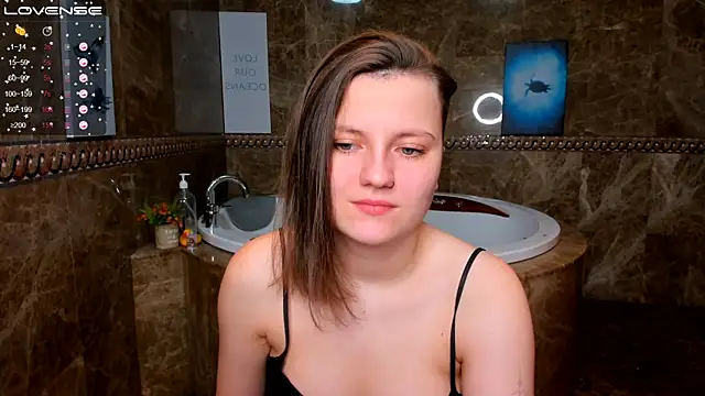 Snapshot of MelindaTin chatting on 01/08/26, 12:24 MelindaTin online show from 01/08/26, 12:24