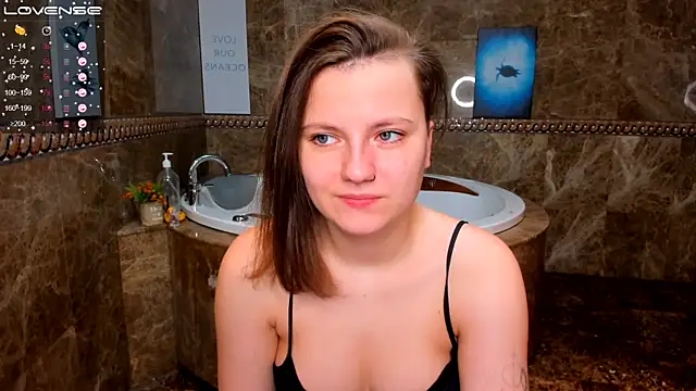 Snapshot of MelindaTin chatting on 01/11/26, 12:26 MelindaTin online show from 01/11/26, 12:26