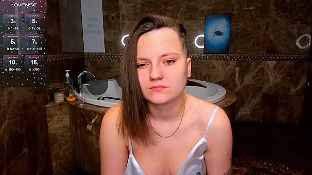 Snapshot of MelindaTin chatting on 02/01/26, 12:42 MelindaTin online show from 02/01/26, 12:42