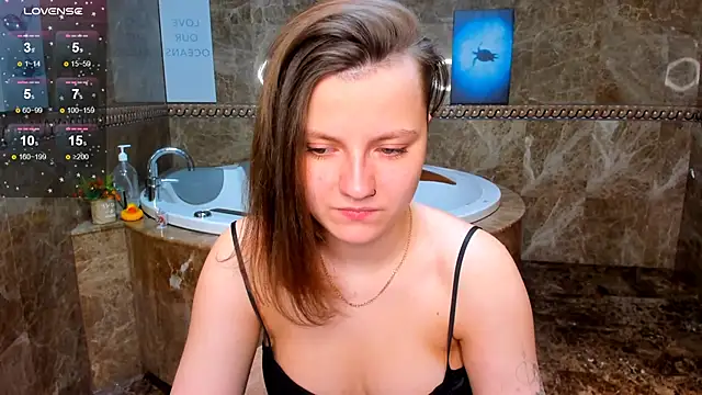 Snapshot of MelindaTin chatting on 02/12/26, 01:11 MelindaTin online show from 02/12/26, 01:11