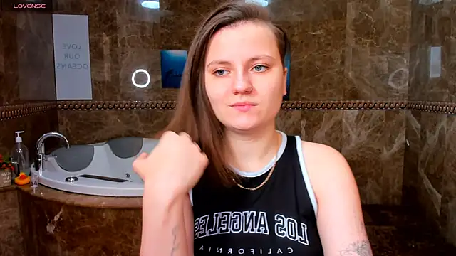 Snapshot of MelindaTin chatting on 02/26/26, 07:40 MelindaTin online show from 02/26/26, 07:40