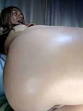 Snapshot of estrella_tasty chatting on 03/01/25, 04:58 estrella tasty online show from 03/01/25, 04:58