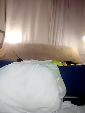 Snapshot of estrella_tasty chatting on 03/09/25, 02:07 estrella tasty online show from 03/09/25, 02:07