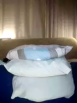 Snapshot of estrella_tasty chatting on 03/21/25, 02:39 estrella tasty online show from 03/21/25, 02:39