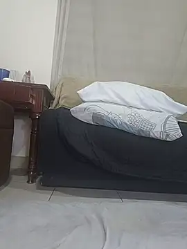 Snapshot of estrella_tasty chatting on 09/27/25, 01:43 estrella tasty online show from 09/27/25, 01:43