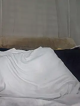 Snapshot of estrella_tasty chatting on 11/14/25, 02:10 estrella tasty online show from 11/14/25, 02:10