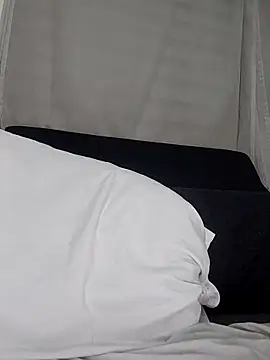 Snapshot of estrella_tasty chatting on 12/05/25, 12:41 estrella tasty online show from 12/05/25, 12:41