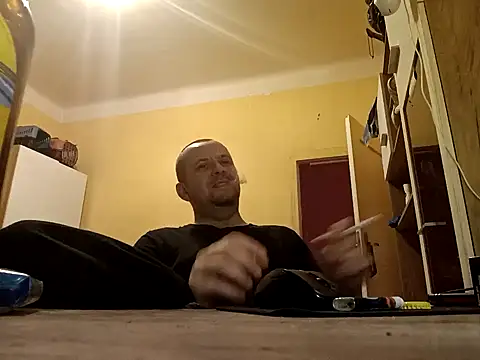 Snapshot of MrWhitePL chatting on 12/27/24, 08:28 MrWhitePL online show from 12/27/24, 08:28