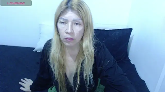 Snapshot of Dulce-Bella chatting on 04/19/26, 06:43 Dulce-Bella online show from 04/19/26, 06:43