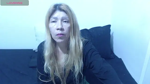 Snapshot of Dulce-Bella chatting on 05/08/26, 02:44 Dulce-Bella online show from 05/08/26, 02:44