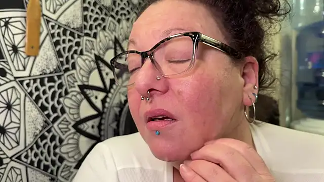 Snapshot of Miss_Phat_Booty chatting on 11/17/25, 02:39 Miss Phat Booty online show from 11/17/25, 02:39