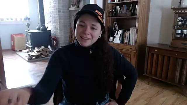 Snapshot of MarcyJones chatting on 02/06/25, 02:37 MarcyJones online show from 02/06/25, 02:37