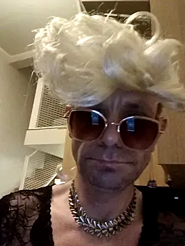 Snapshot of Pauline41 chatting on 10/28/25, 05:04 Pauline41 online show from 10/28/25, 05:04