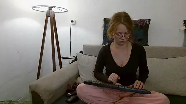 little-leni online show from 09/20/25, 09:05