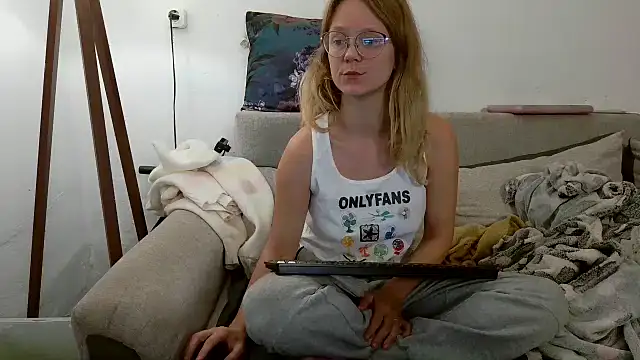 little-leni online show from 09/27/25, 08:47