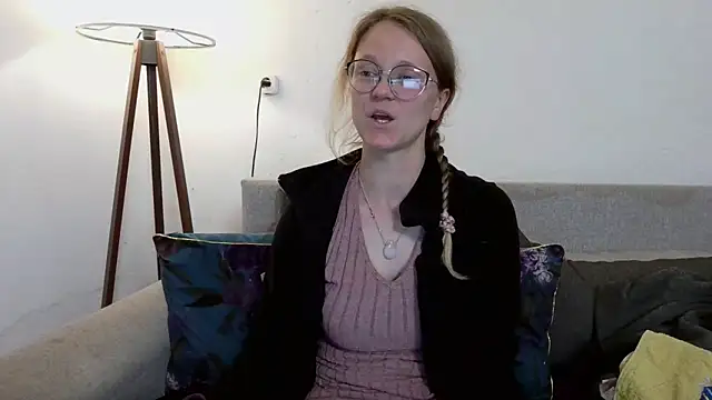 little-leni online show from 04/11/26, 08:46