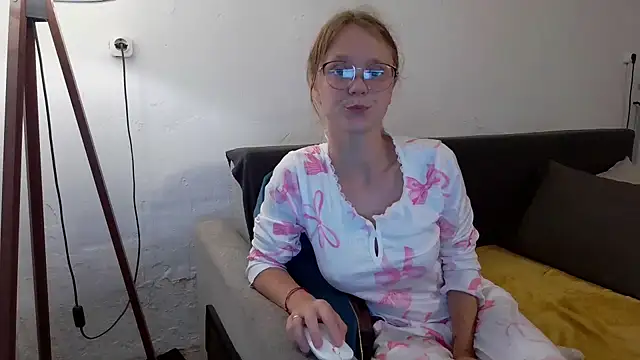 little-leni online show from 06/06/26, 08:13