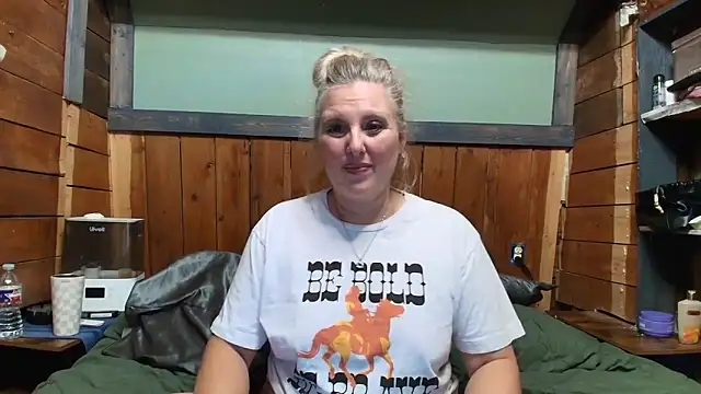 Snapshot of lisaxlovexxx chatting on 04/18/26, 04:16 lisaxlovexxx online show from 04/18/26, 04:16