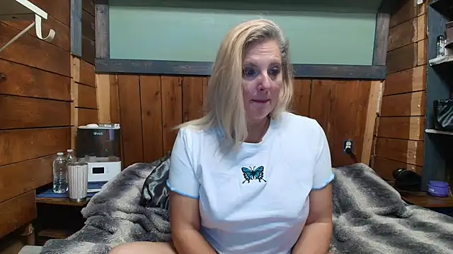 Snapshot of lisaxlovexxx chatting on 05/19/26, 02:07 lisaxlovexxx online show from 05/19/26, 02:07