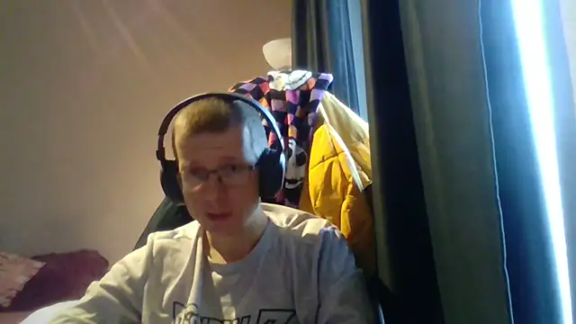 David250692 online show from 12/18/25, 01:06