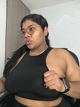 paola091 online show from 10/13/25, 01:16