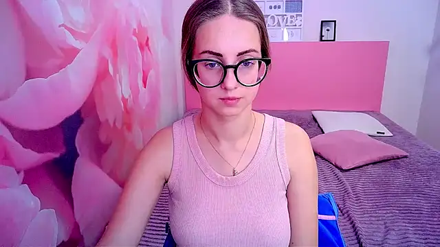 Snapshot of AliceAdams chatting on 12/10/24, 07:47 AliceAdams online show from 12/10/24, 07:47