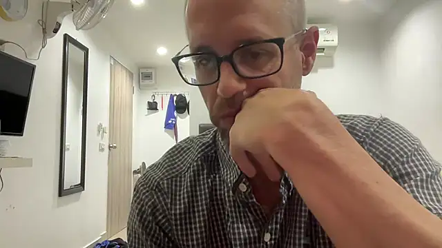 Snapshot of CamCrestXXX chatting on 12/10/24, 06:22 CamCrestXXX online show from 12/10/24, 06:22