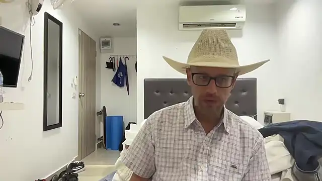 Snapshot of CamCrestXXX chatting on 12/11/24, 06:04 CamCrestXXX online show from 12/11/24, 06:04