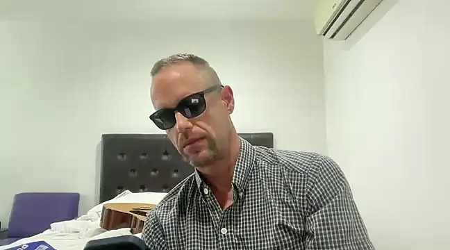 Snapshot of CamCrestXXX chatting on 12/22/24, 03:33 CamCrestXXX online show from 12/22/24, 03:33