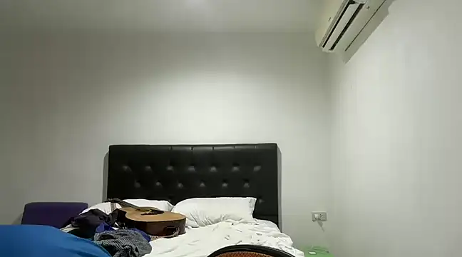 Snapshot of CamCrestXXX chatting on 12/22/24, 01:00 CamCrestXXX online show from 12/22/24, 01:00